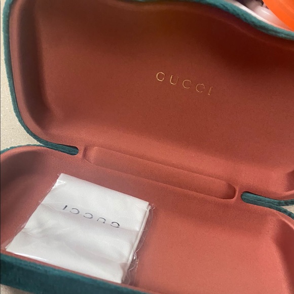 GUCCI SUNGLASSES! - Picture 2 of 7